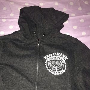 Gray/black zipper sweatshirt